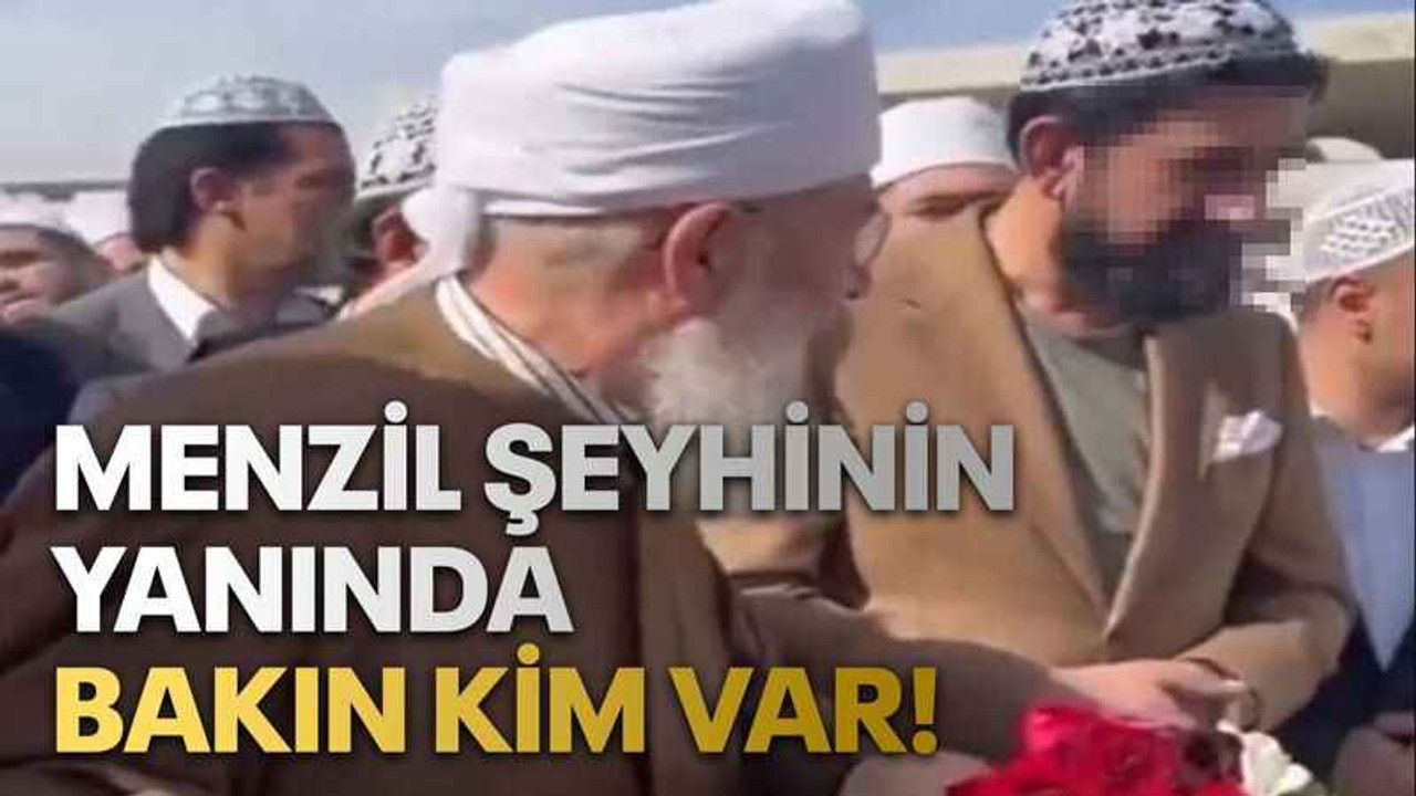 Menzil şeyhinin yanında bakın kim var!